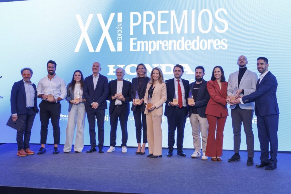 PREMIOS_EMPRENDEDORES_2025-foto-premiados-scaled